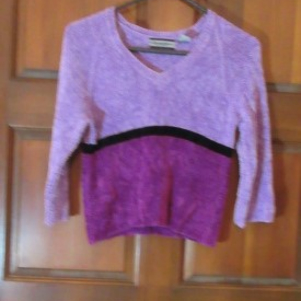 LAVENDER VELOUR V-NECK CROPPED TOP Medium
